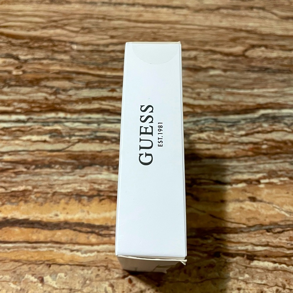 Guess - Picture 8 of 8